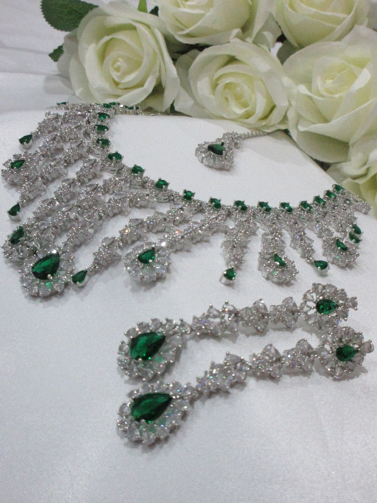 Shaalvi Necklace Set