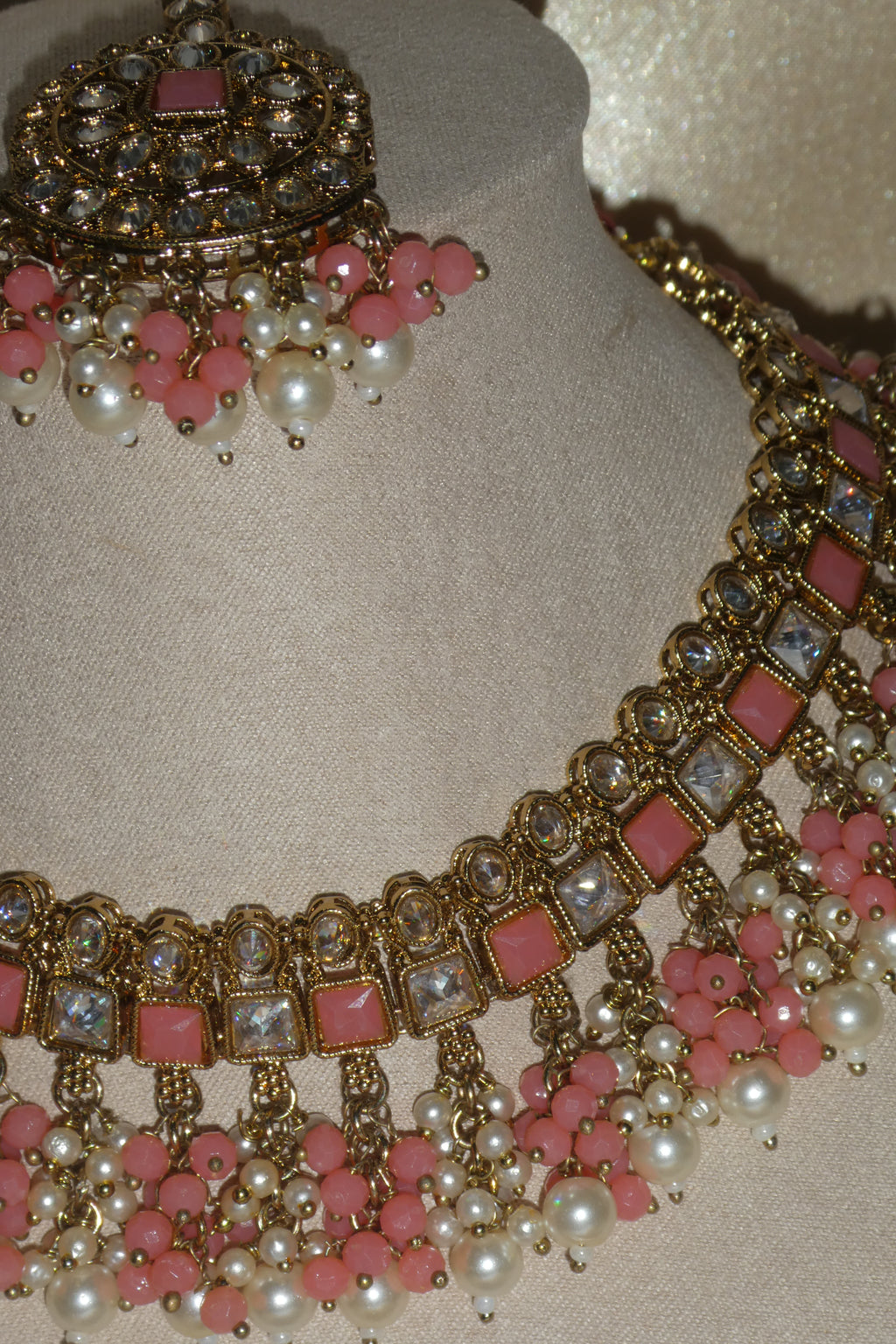 Arya Necklace Set
