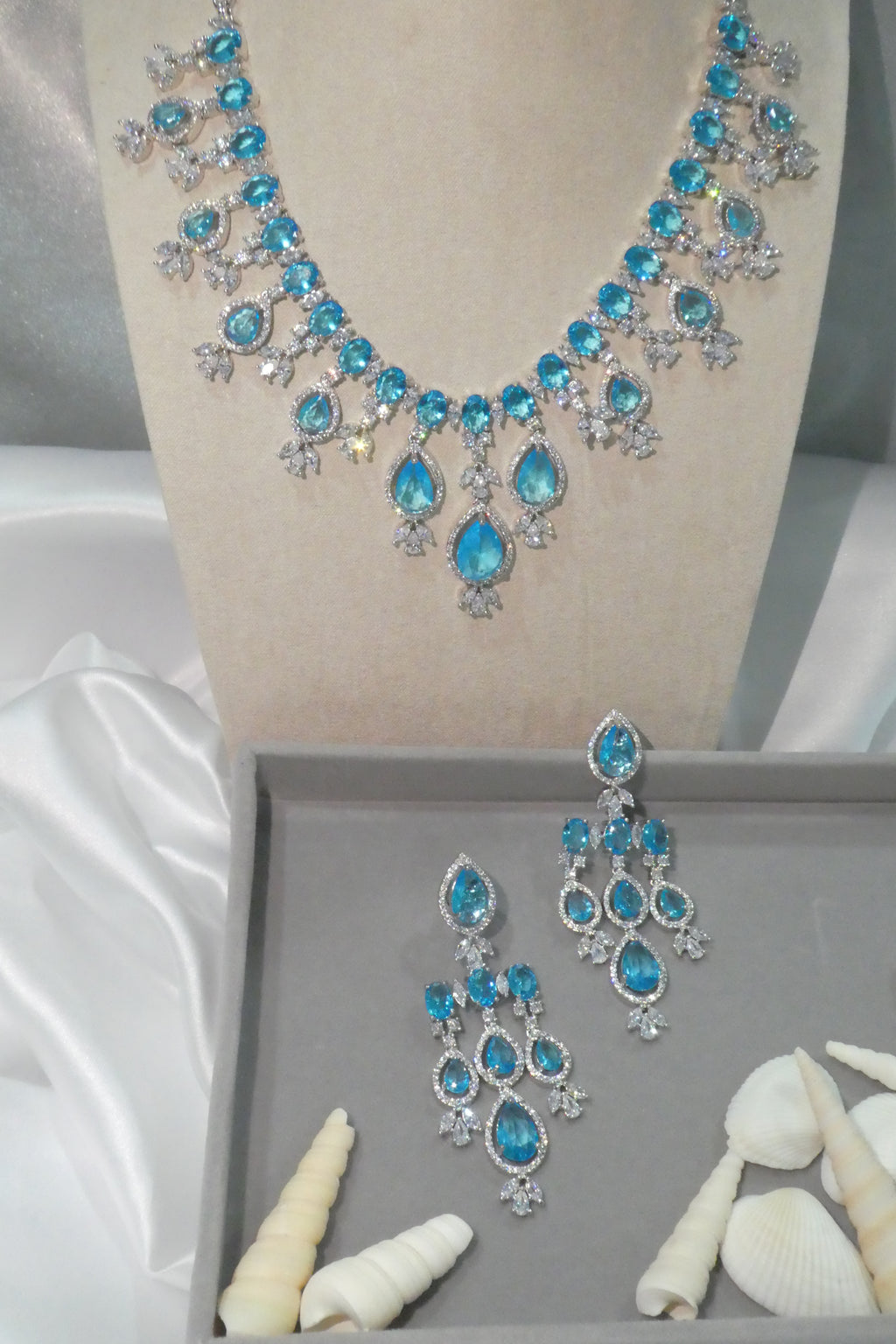 Iraa Necklace Set