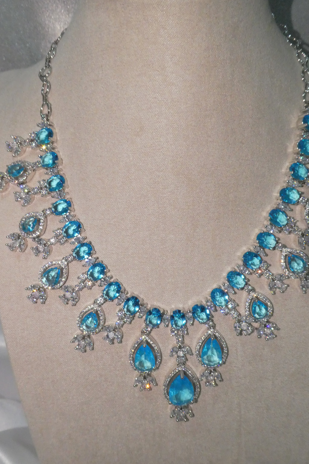 Iraa Necklace Set