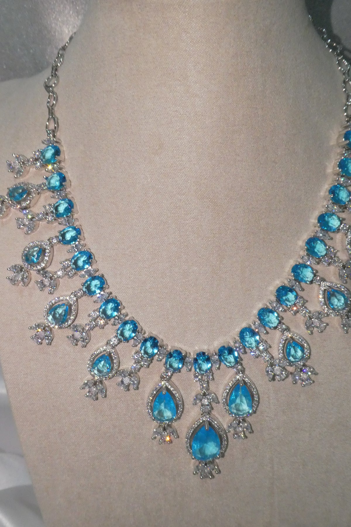 Iraa Necklace Set