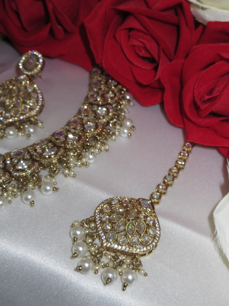 Eshika Necklace Set