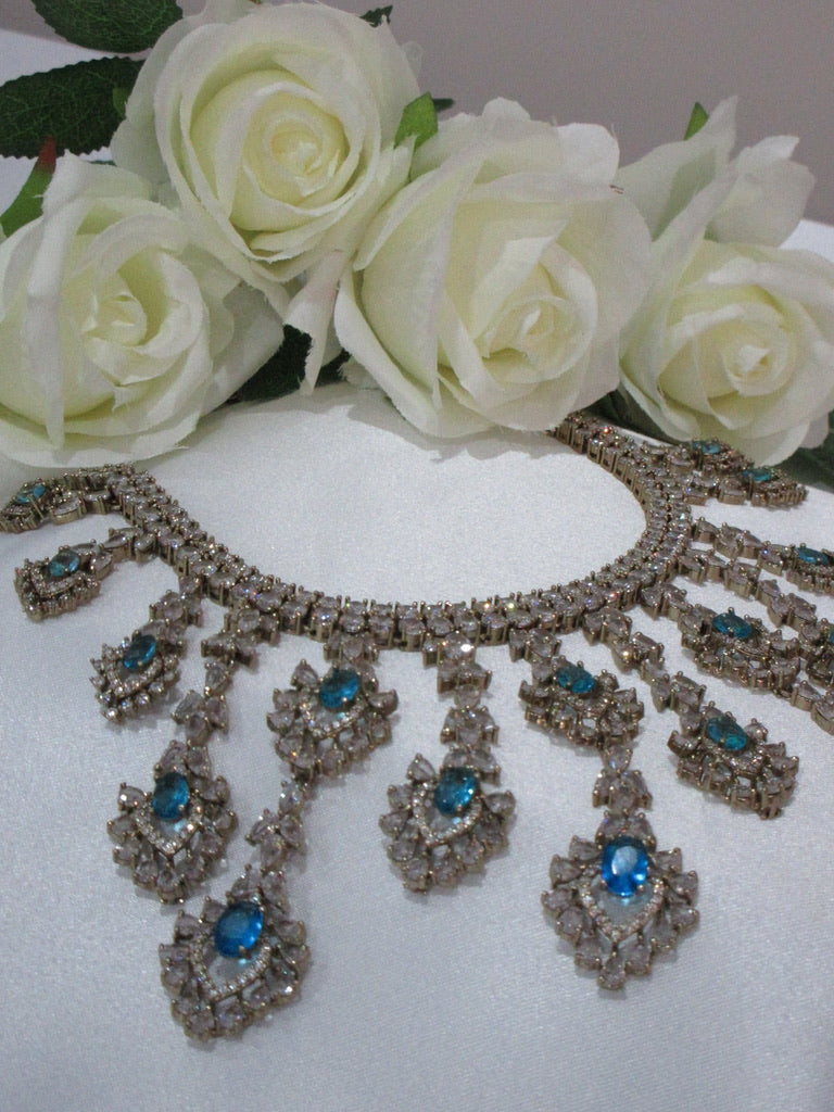 Anvika Earring Set
