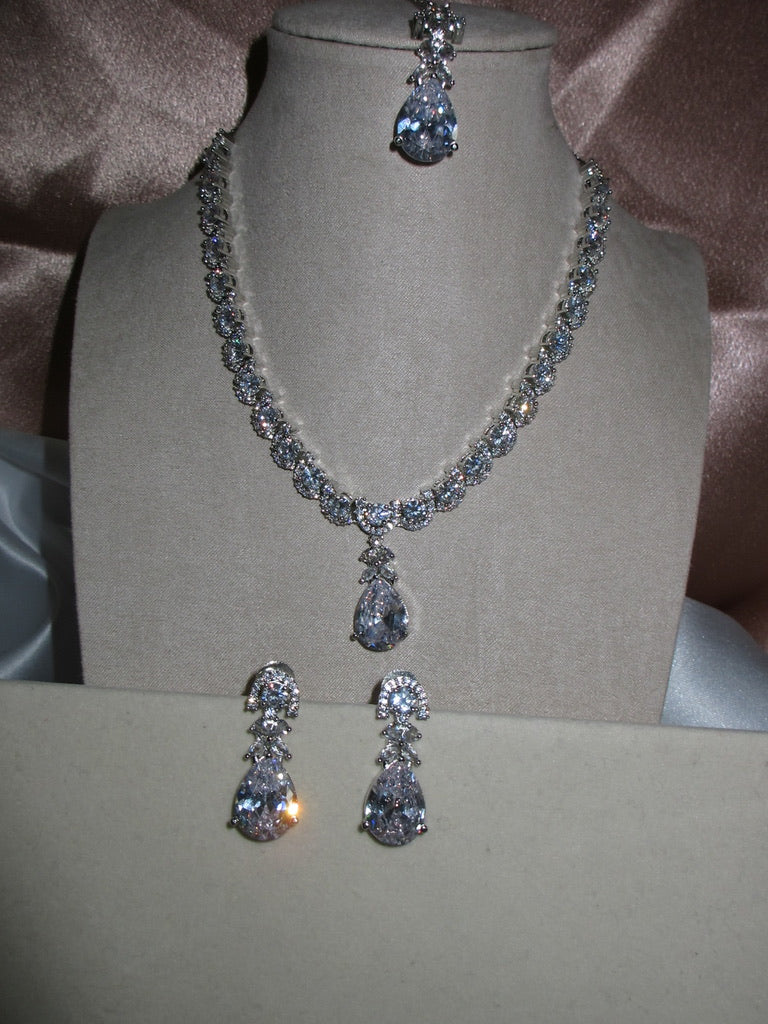 Asha Necklace Set