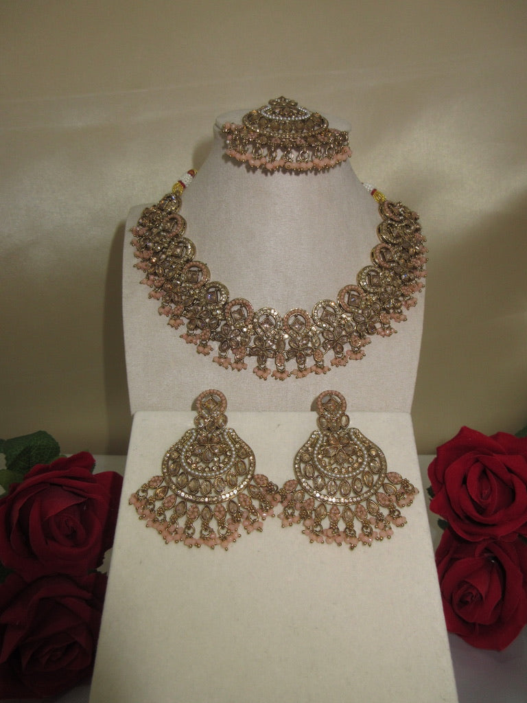 Kyna Necklace Set