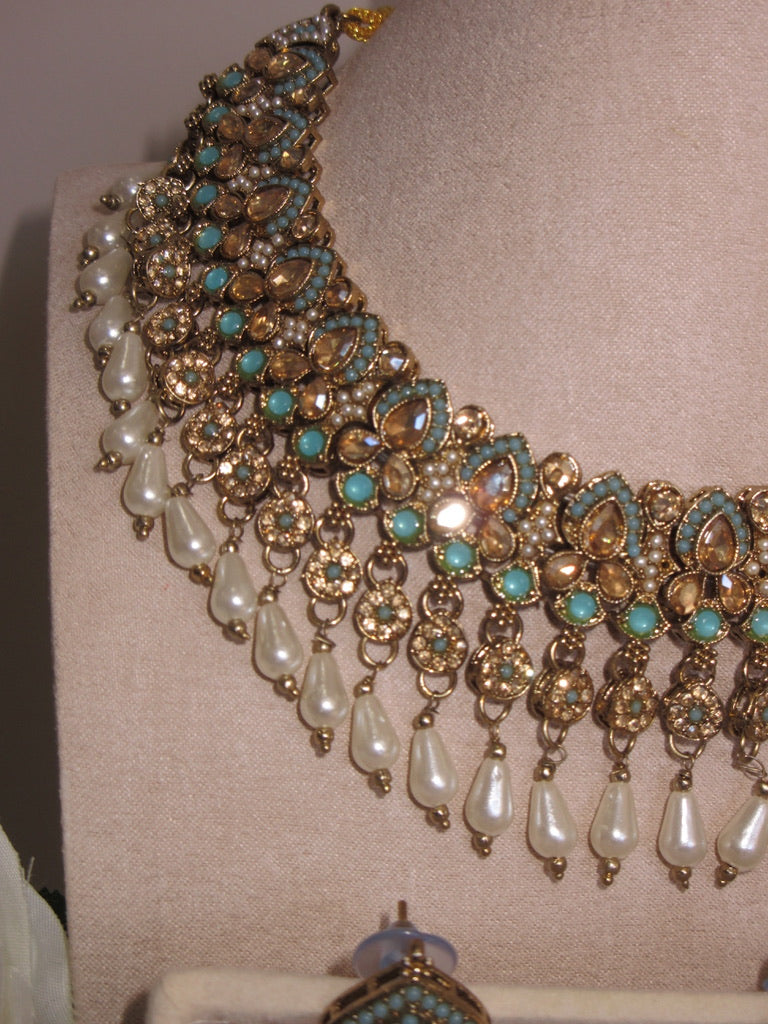 Priya Necklace Set