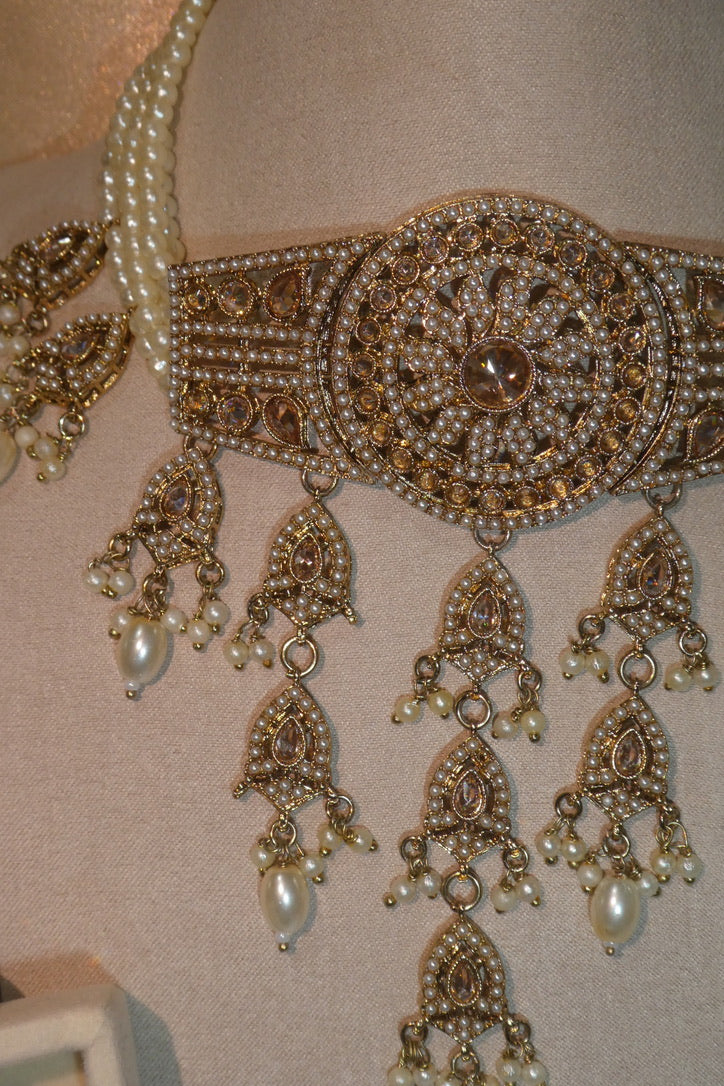Vanya Necklace Set