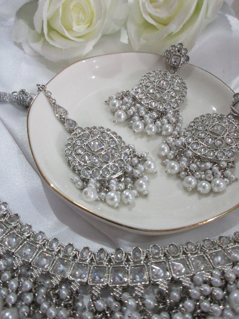 Esha Necklace Set