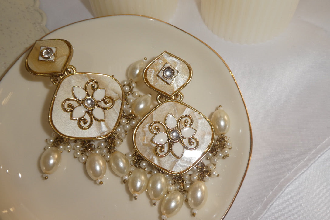 Saanvi Earring Set