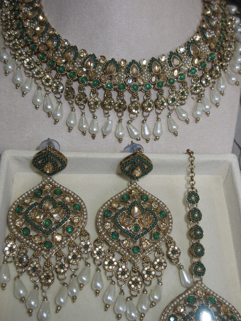 Reyanshi Necklace Set