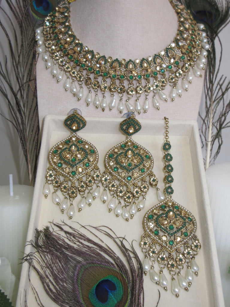 Reyanshi Necklace Set