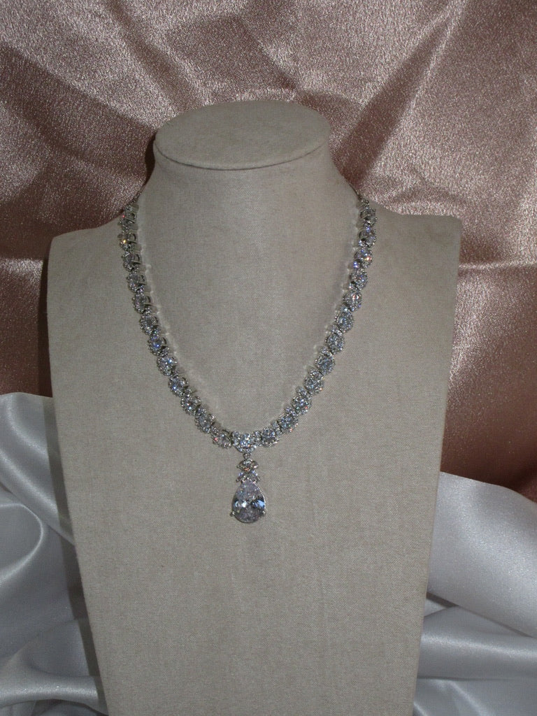 Asha Necklace Set