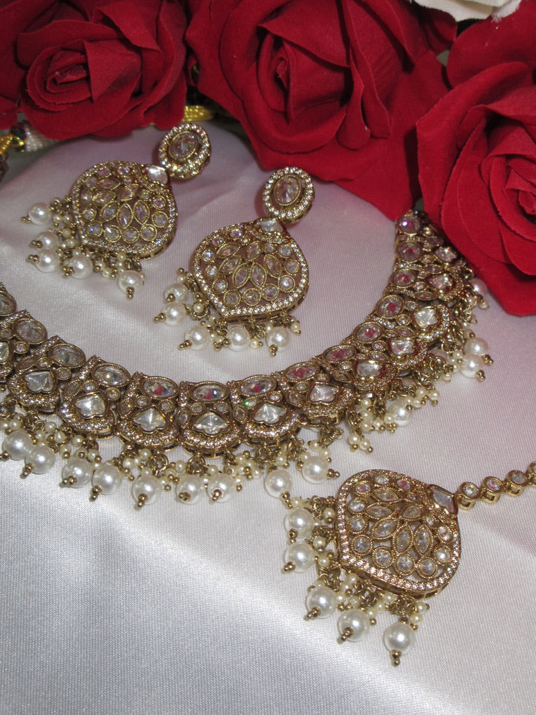 Eshika Necklace Set