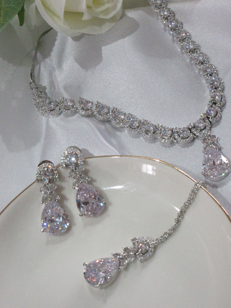 Asha Necklace Set