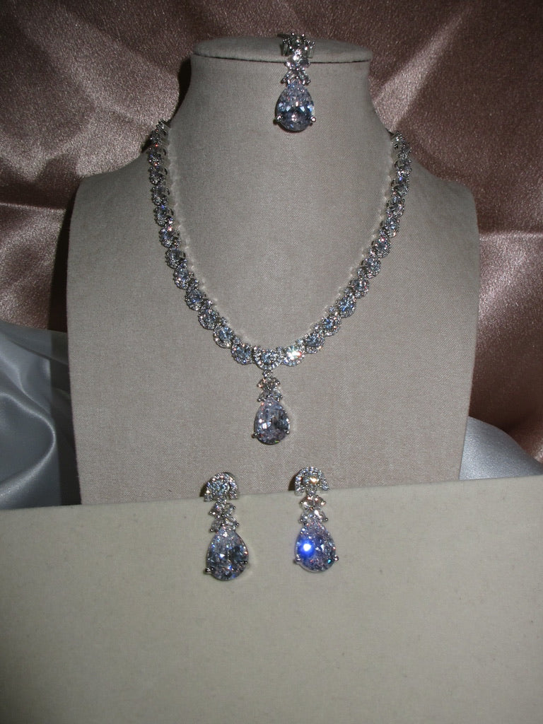 Asha Necklace Set