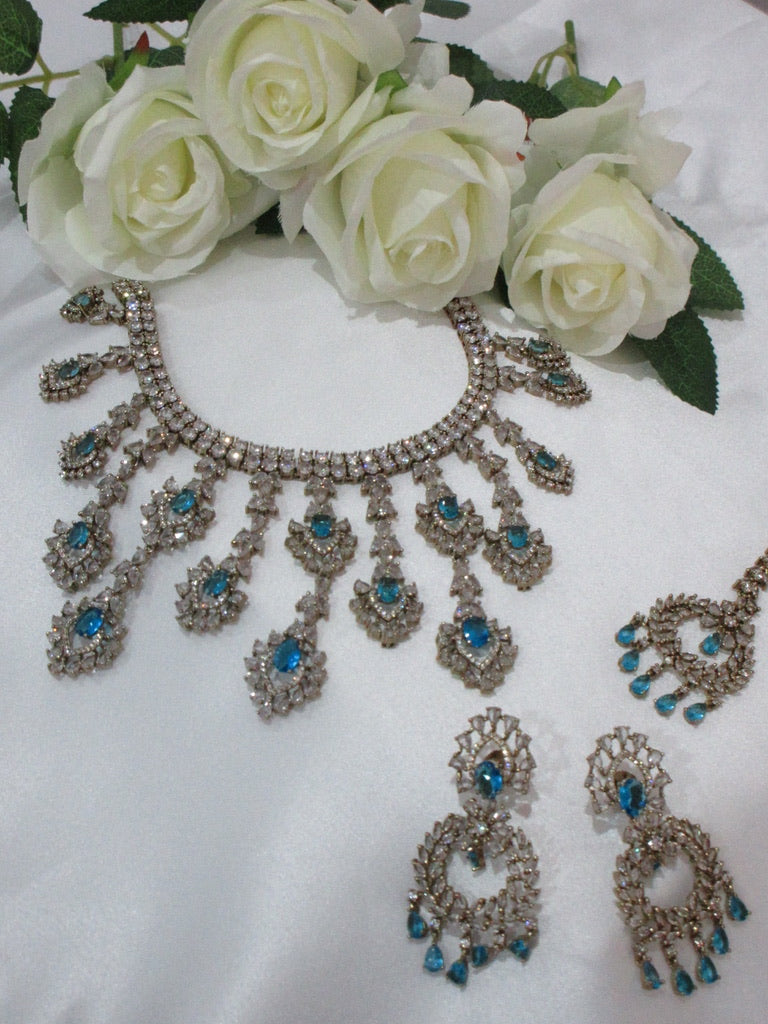 Anvika Earring Set