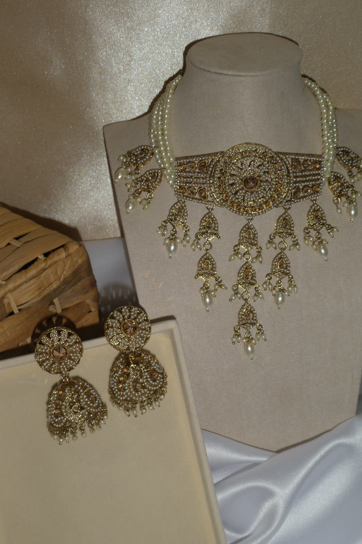 Vanya Necklace Set