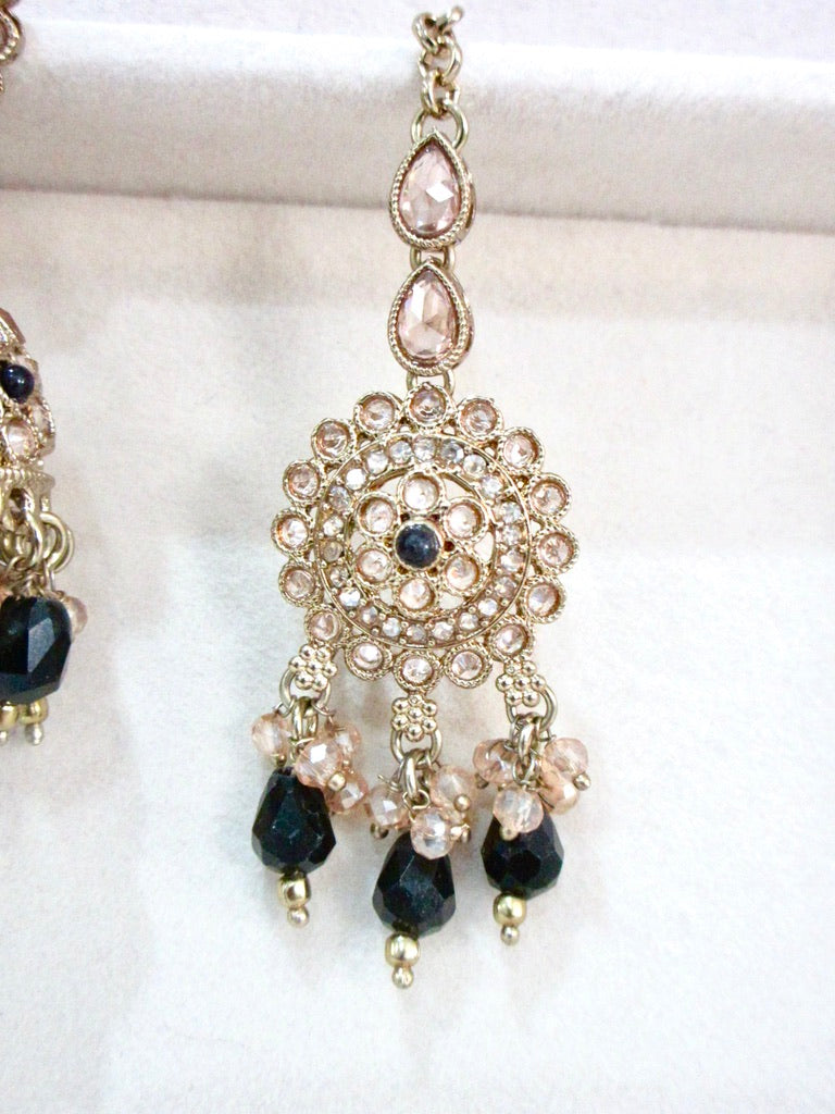 Navyaani Necklace Set