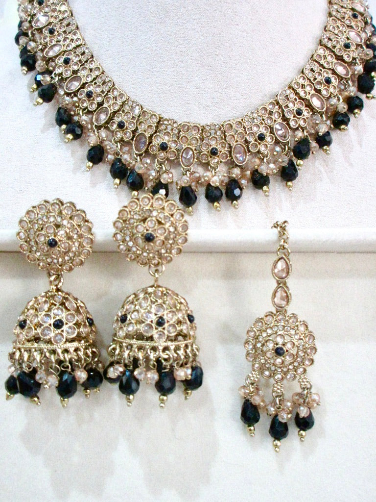 Navyaani Necklace Set