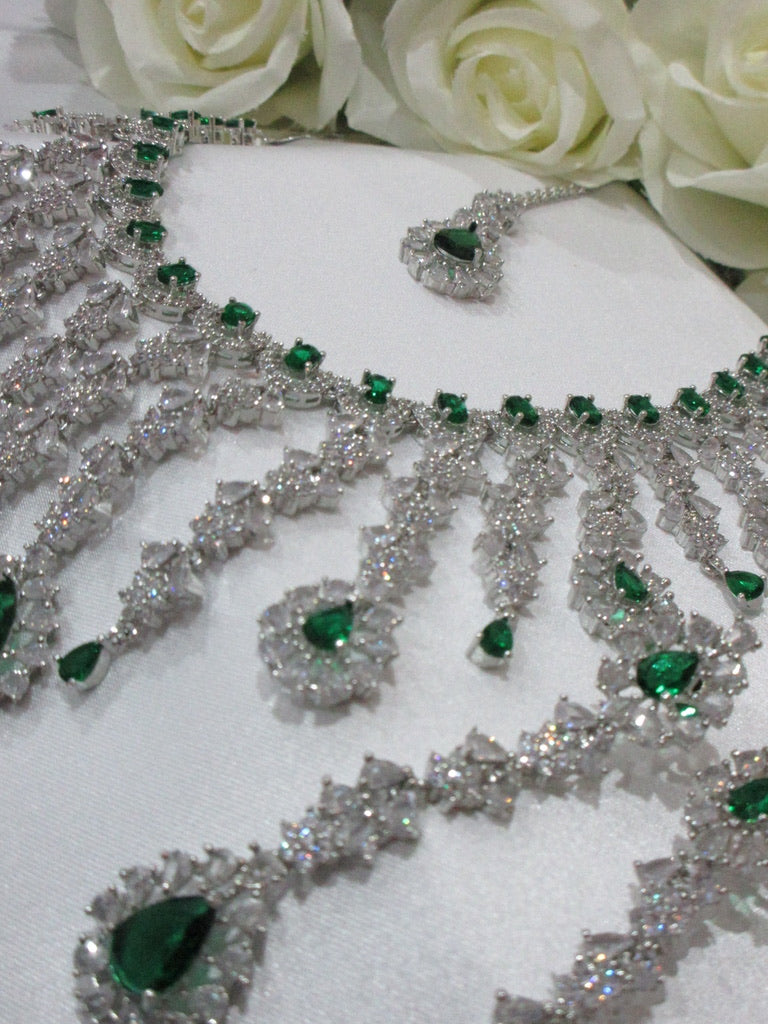 Shaalvi Necklace Set