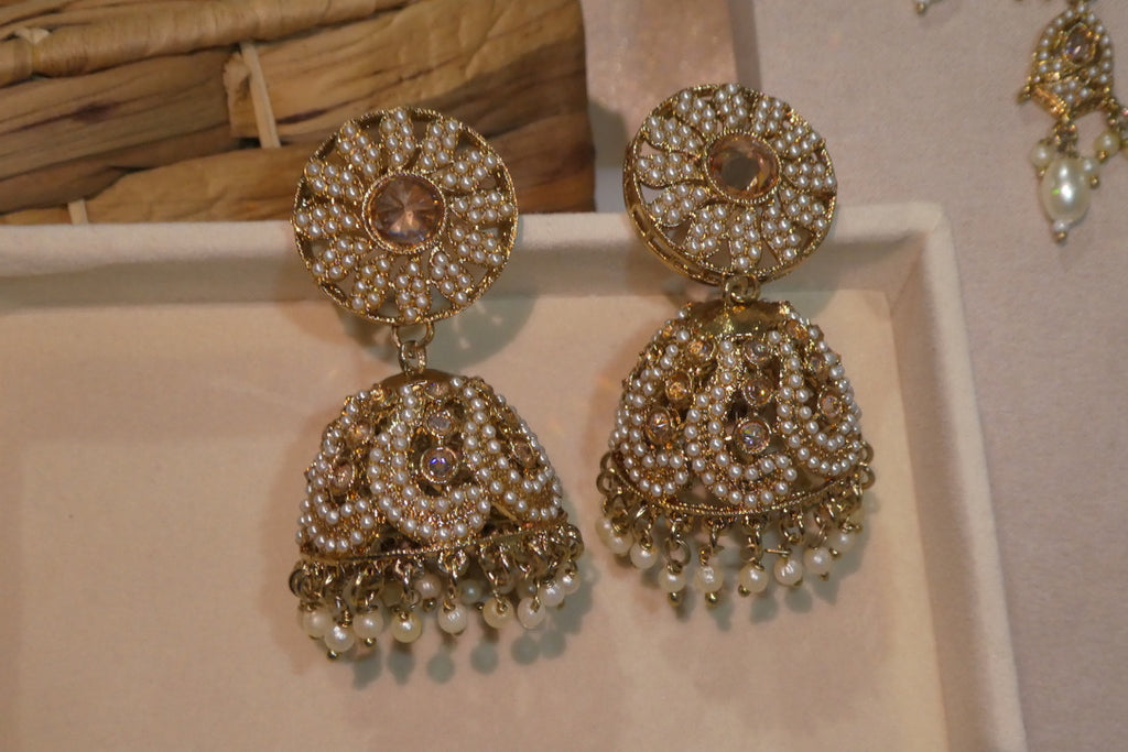 Vanya Necklace Set