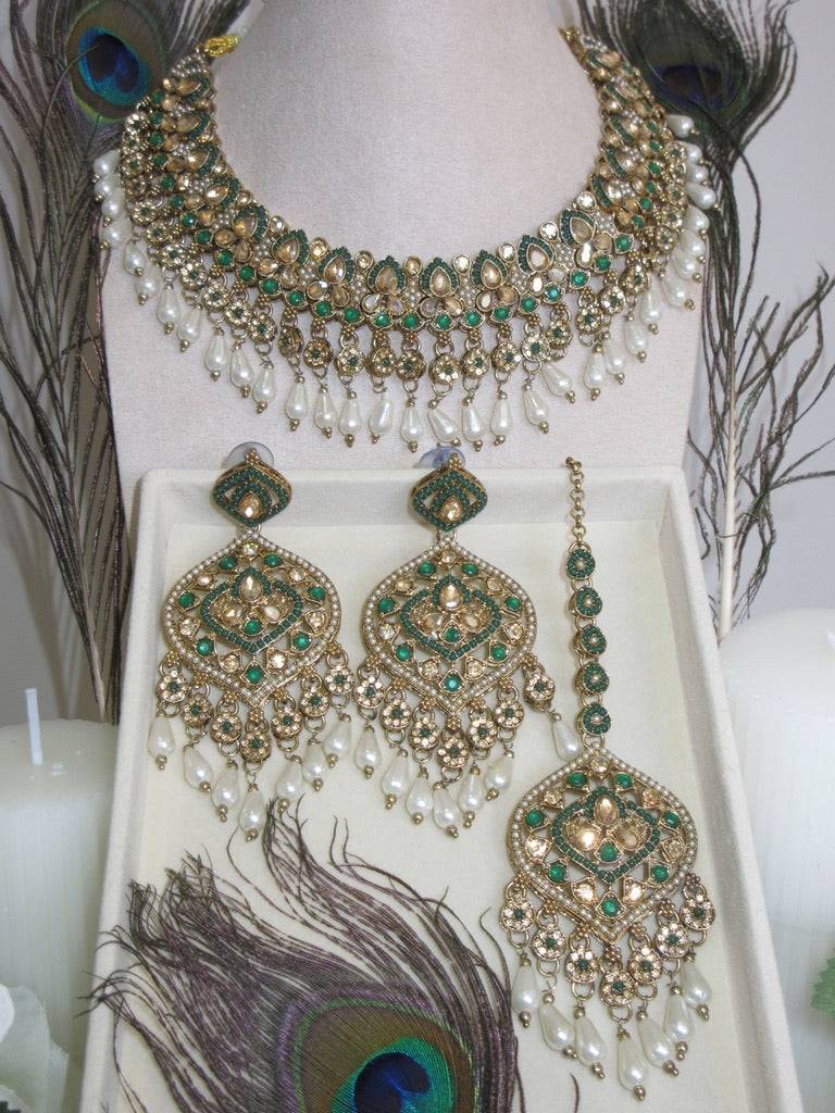Reyanshi Necklace Set