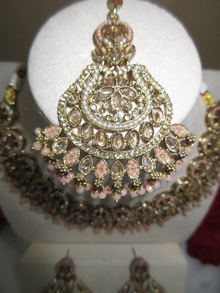 Kyna Necklace Set